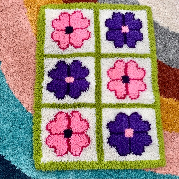 Vintage Other - VINTAGE Latch Hook Floral Yarn Wall Hanging